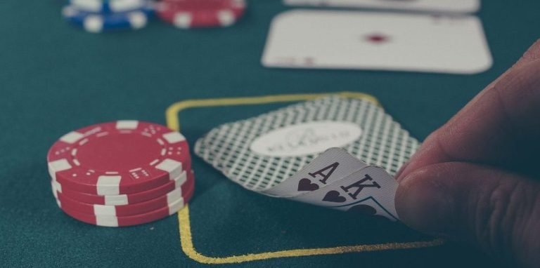Dealer profesional live casino membawa pengalaman kasino nyata di 4dlover
